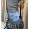 Bandolera pequeña con tachas negra
