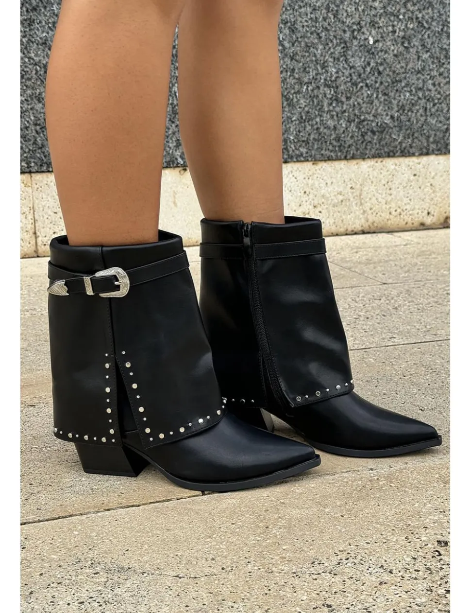 Bota polaina símil piel caña baja negra