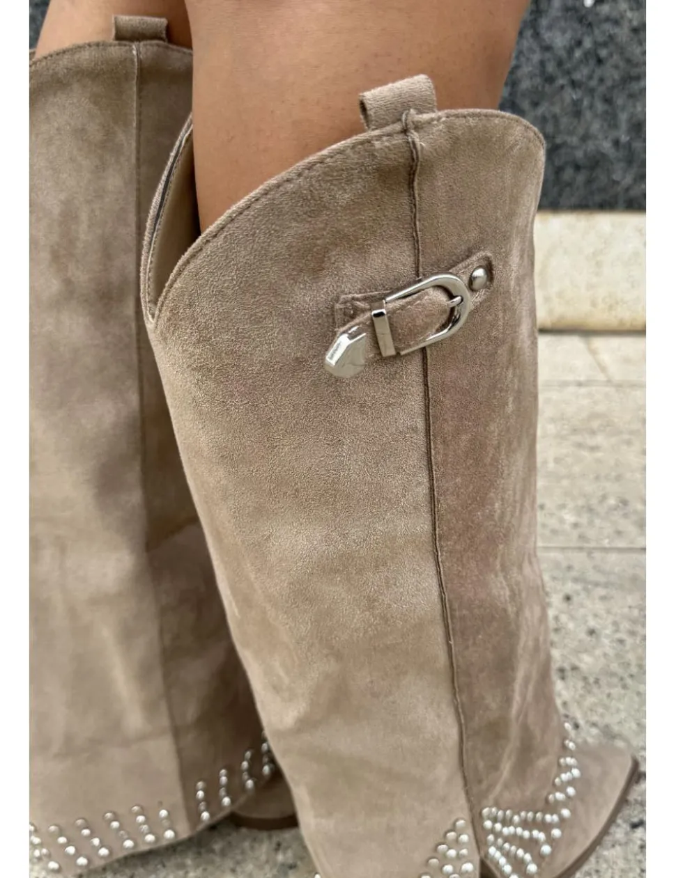 Botas polaina tachas ante beige