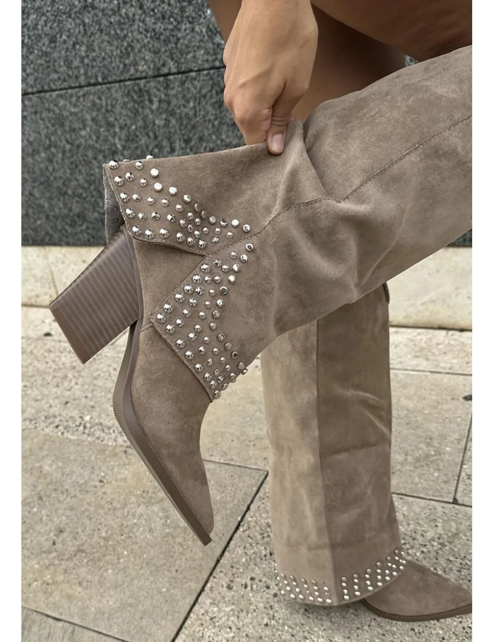 Botas polaina tachas ante beige