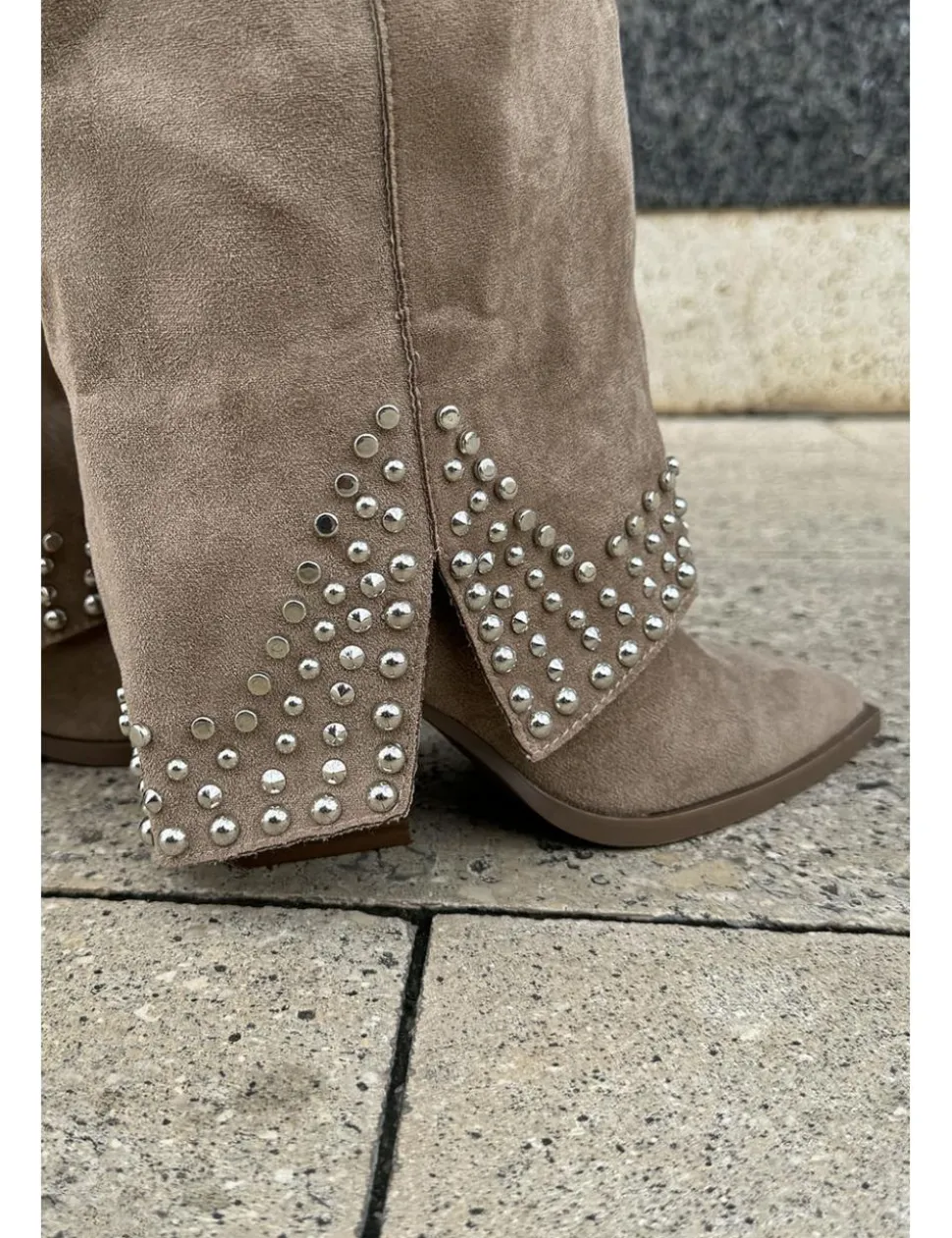 Botas polaina tachas ante beige