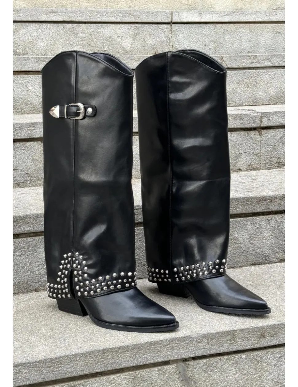 Botas polaina tachas símil piel negras