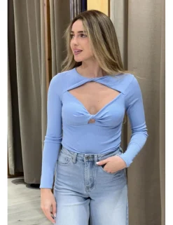 Camiseta cut out celeste