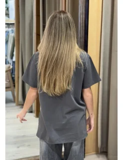 Camiseta long fit 76 gris