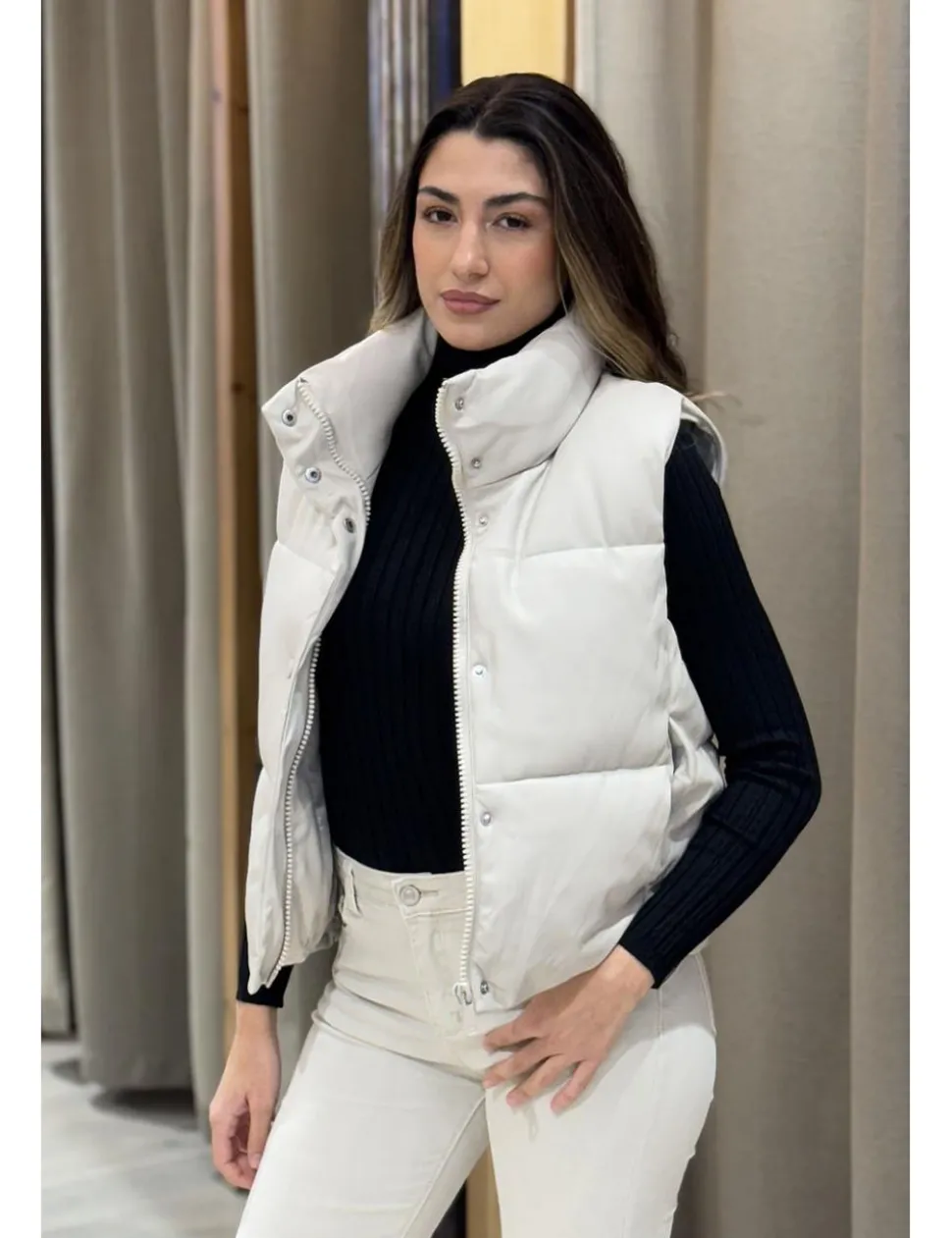 Chaleco efecto piel acolchado beige