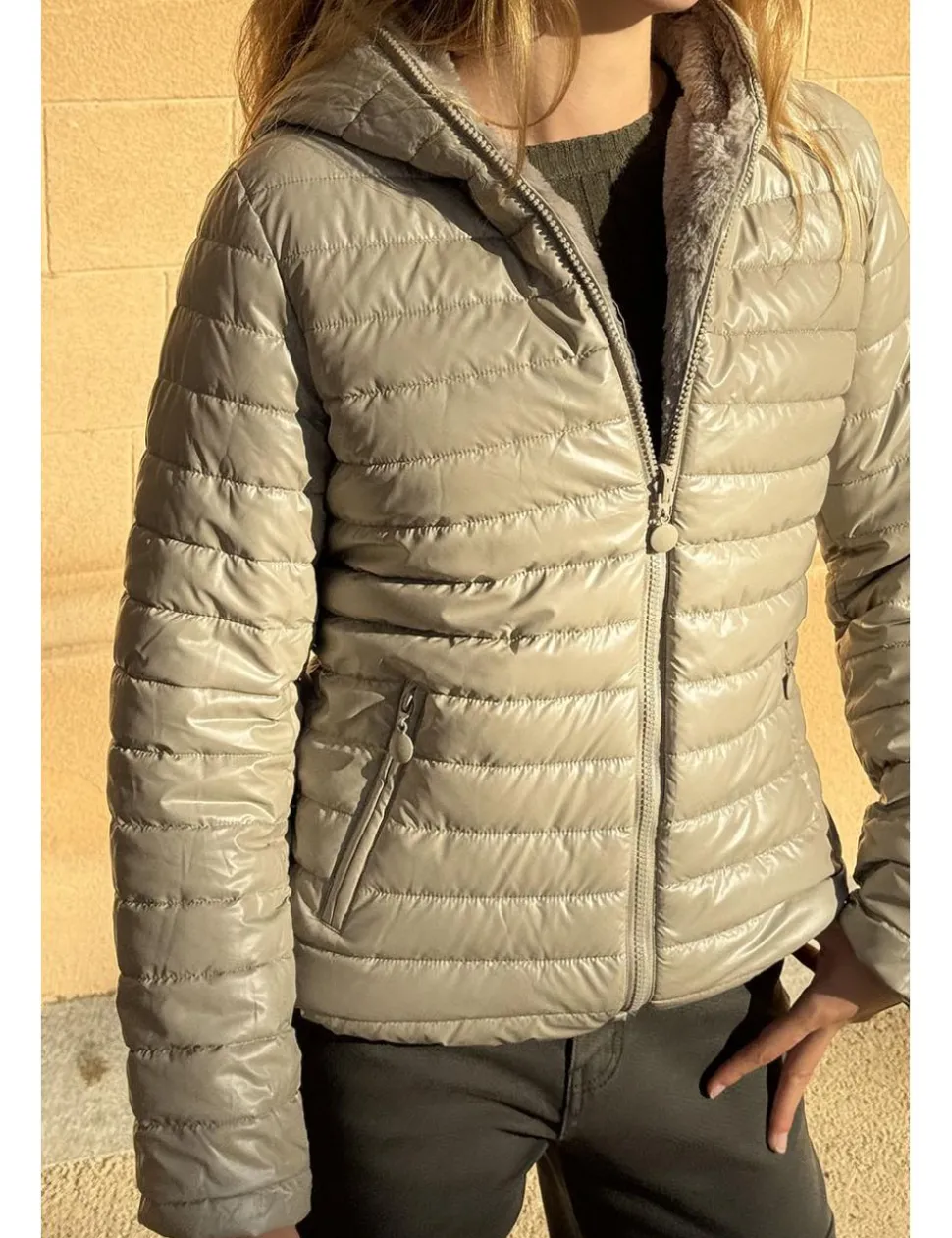 Chaqueta reversible con capucha beige
