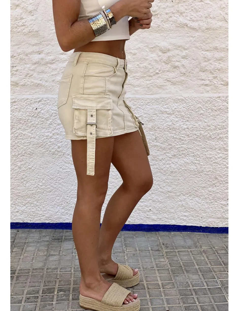 Falda con short debajo beige