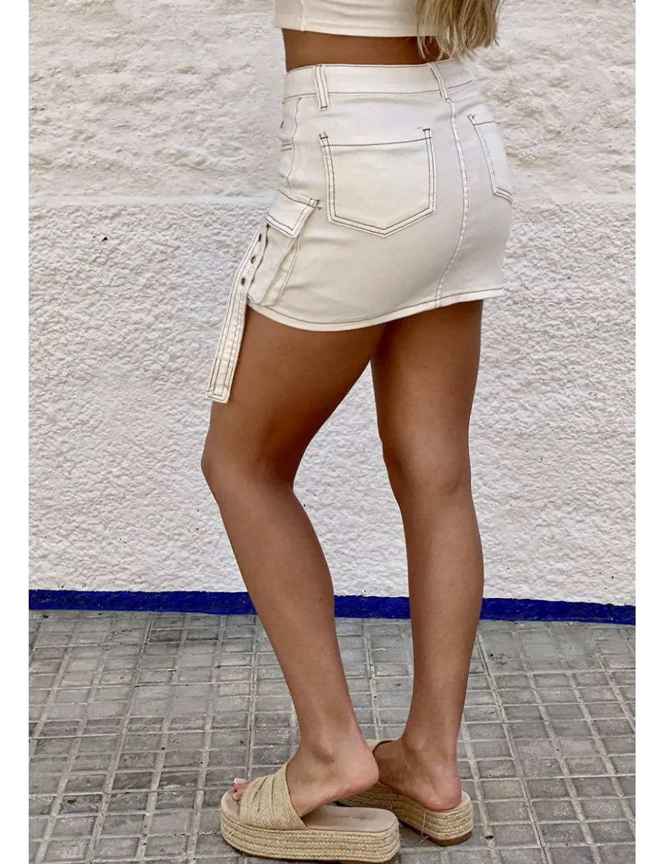 Falda con short debajo blanca