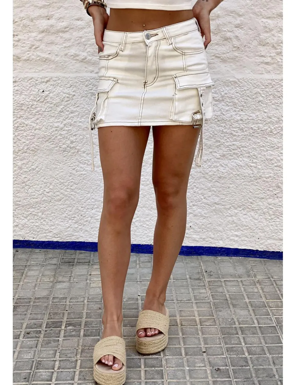 Falda con short debajo blanca