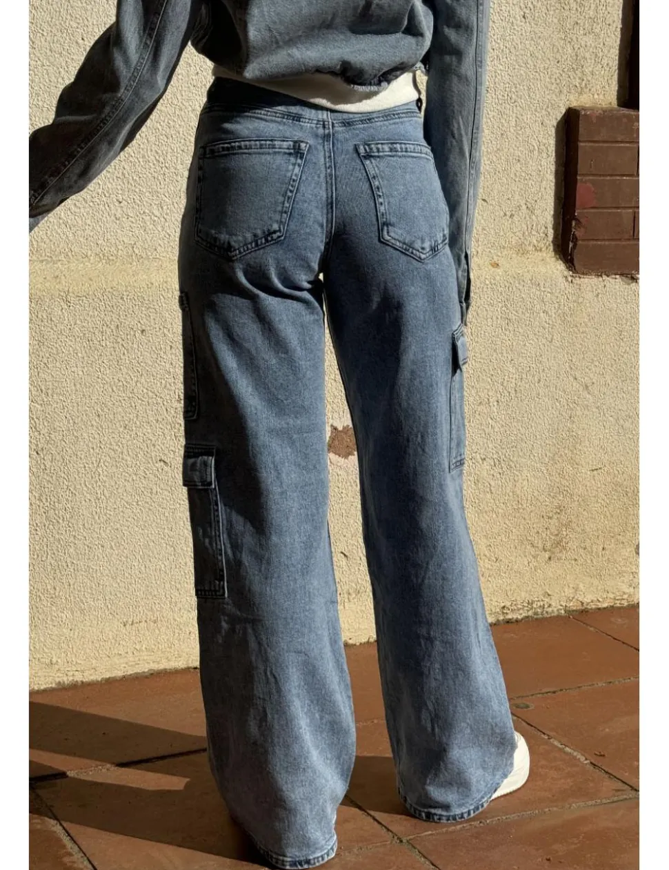 Jeans cargo wide leg azul delavado