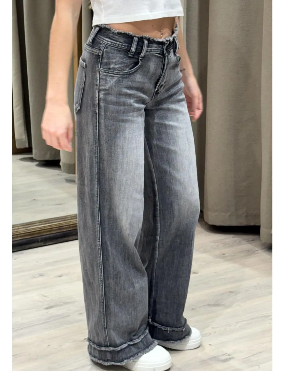 Jeans wide leg deshilachado gris