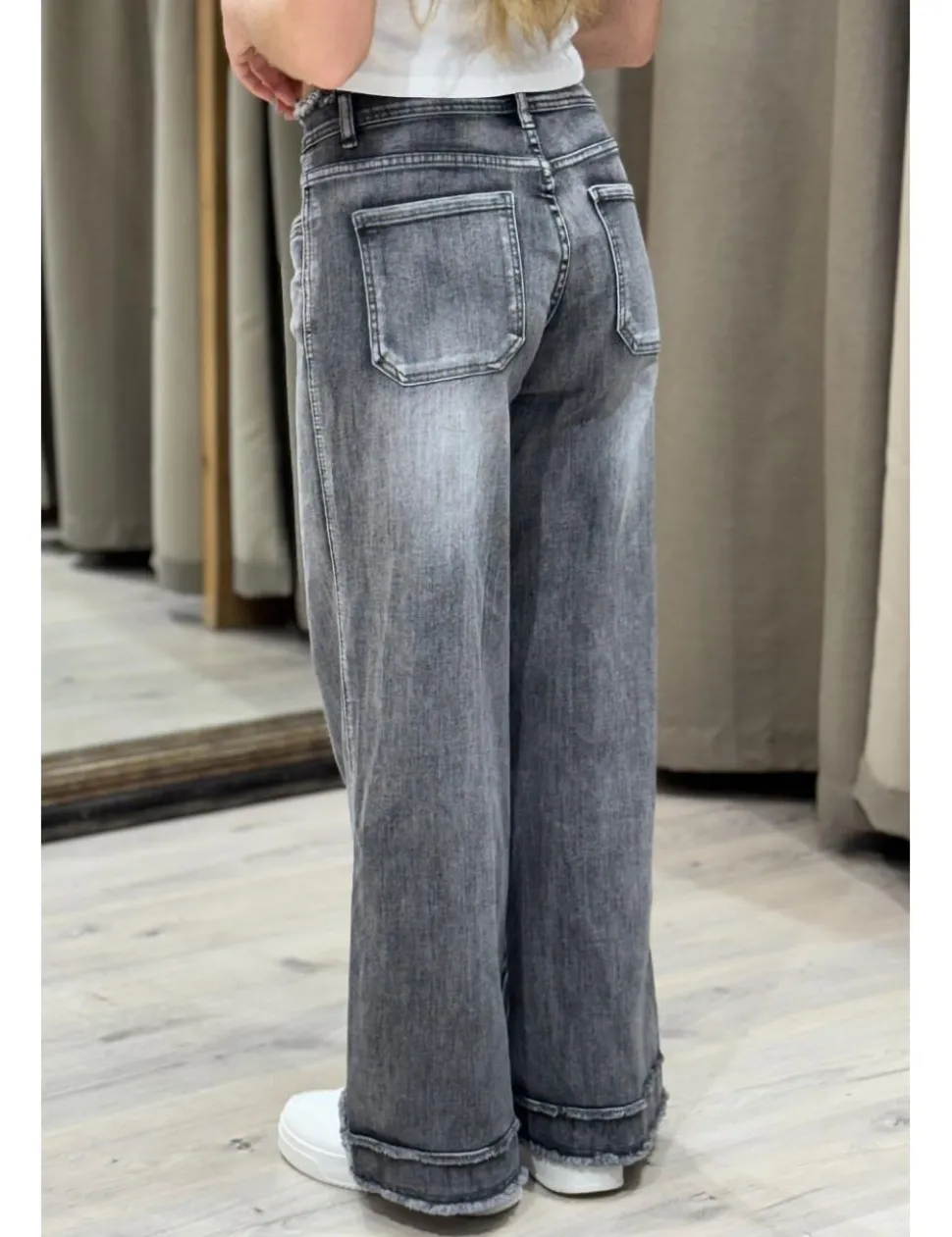 Jeans wide leg deshilachado gris