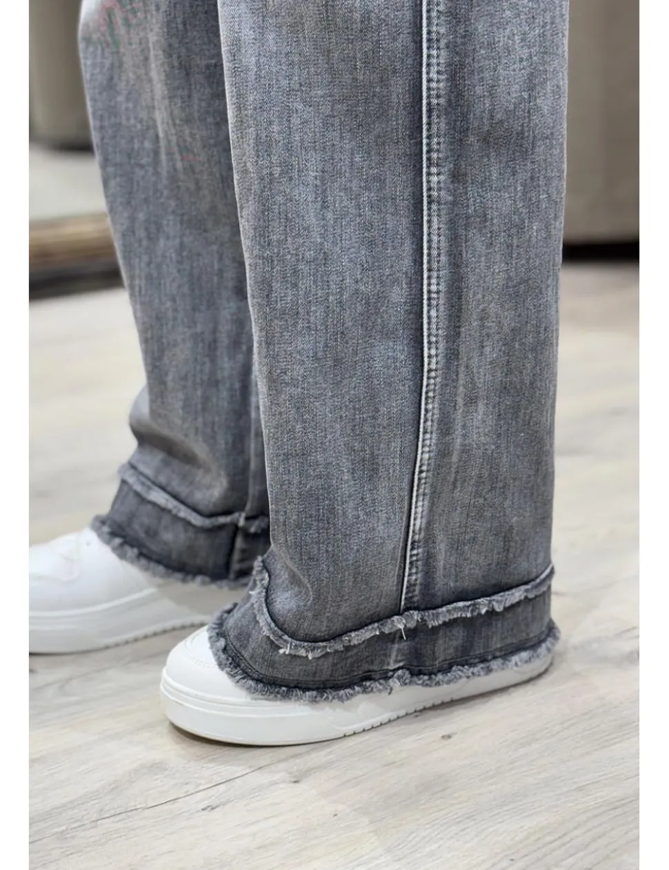 Jeans wide leg deshilachado gris