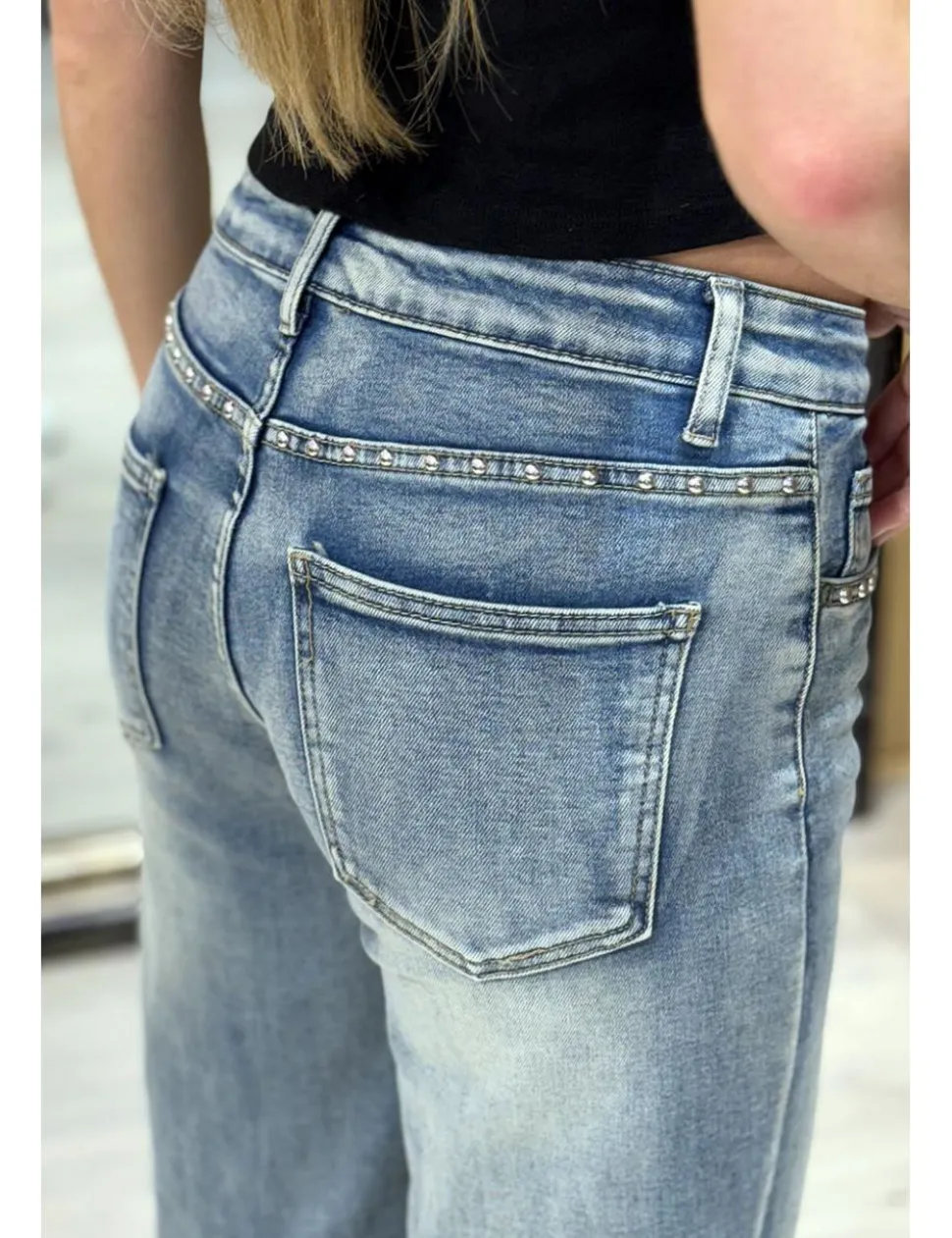 Jeans wide leg tachitas azul