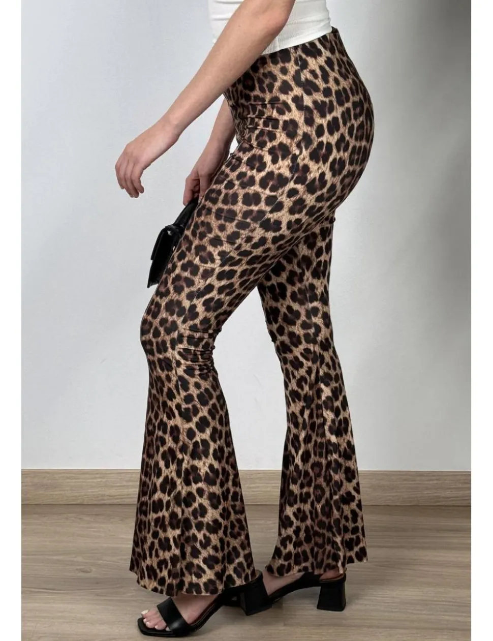 Leggins leopardo acampanado