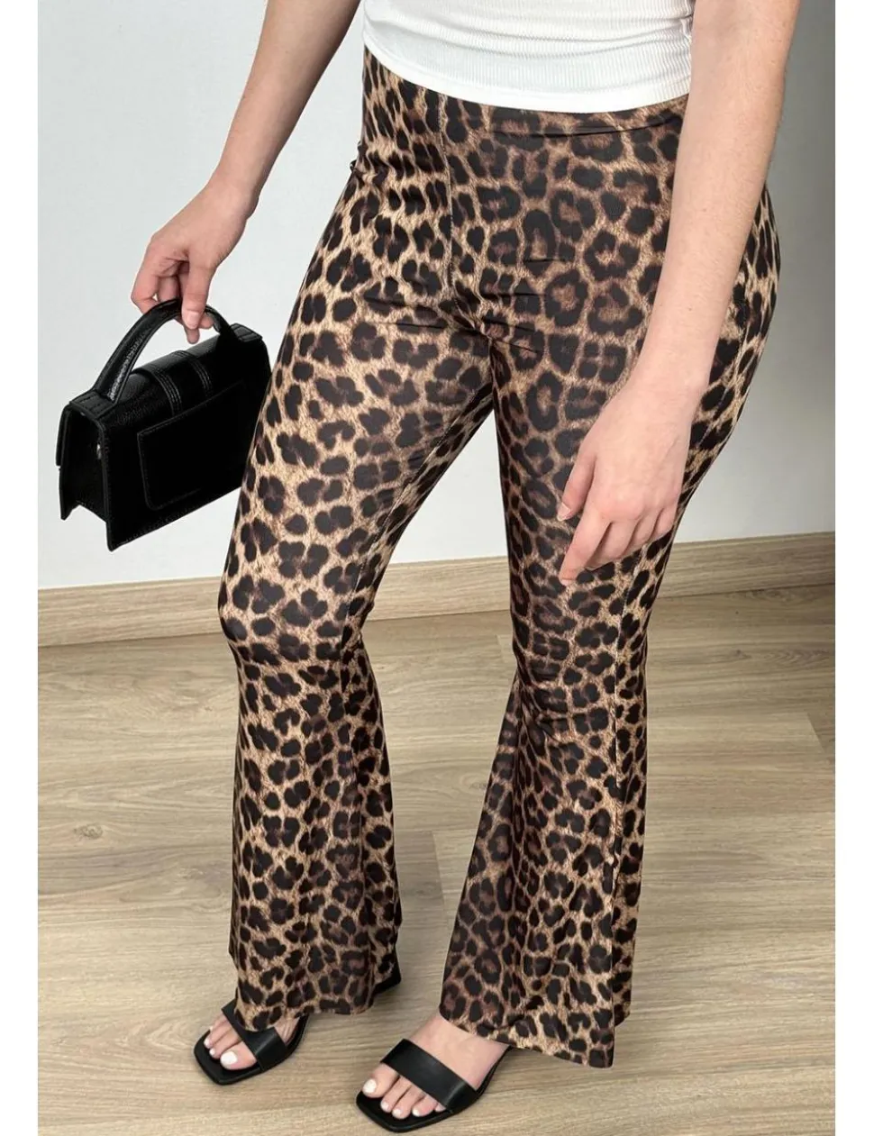 Leggins leopardo acampanado