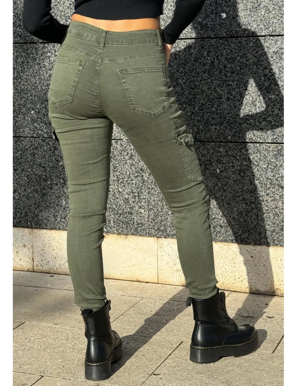 Pantalón cargo elástico kaki