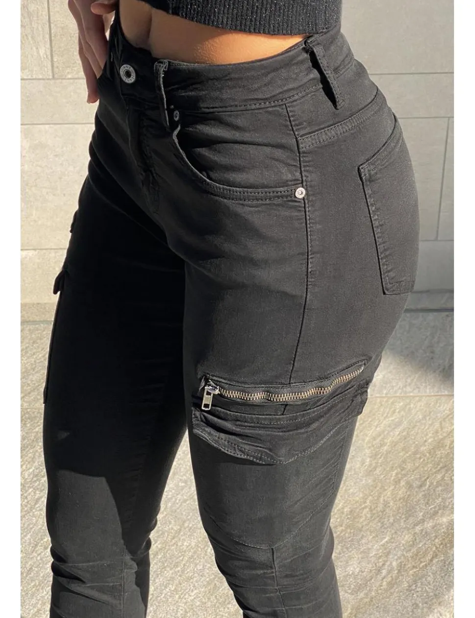 Pantalón cargo elástico negro