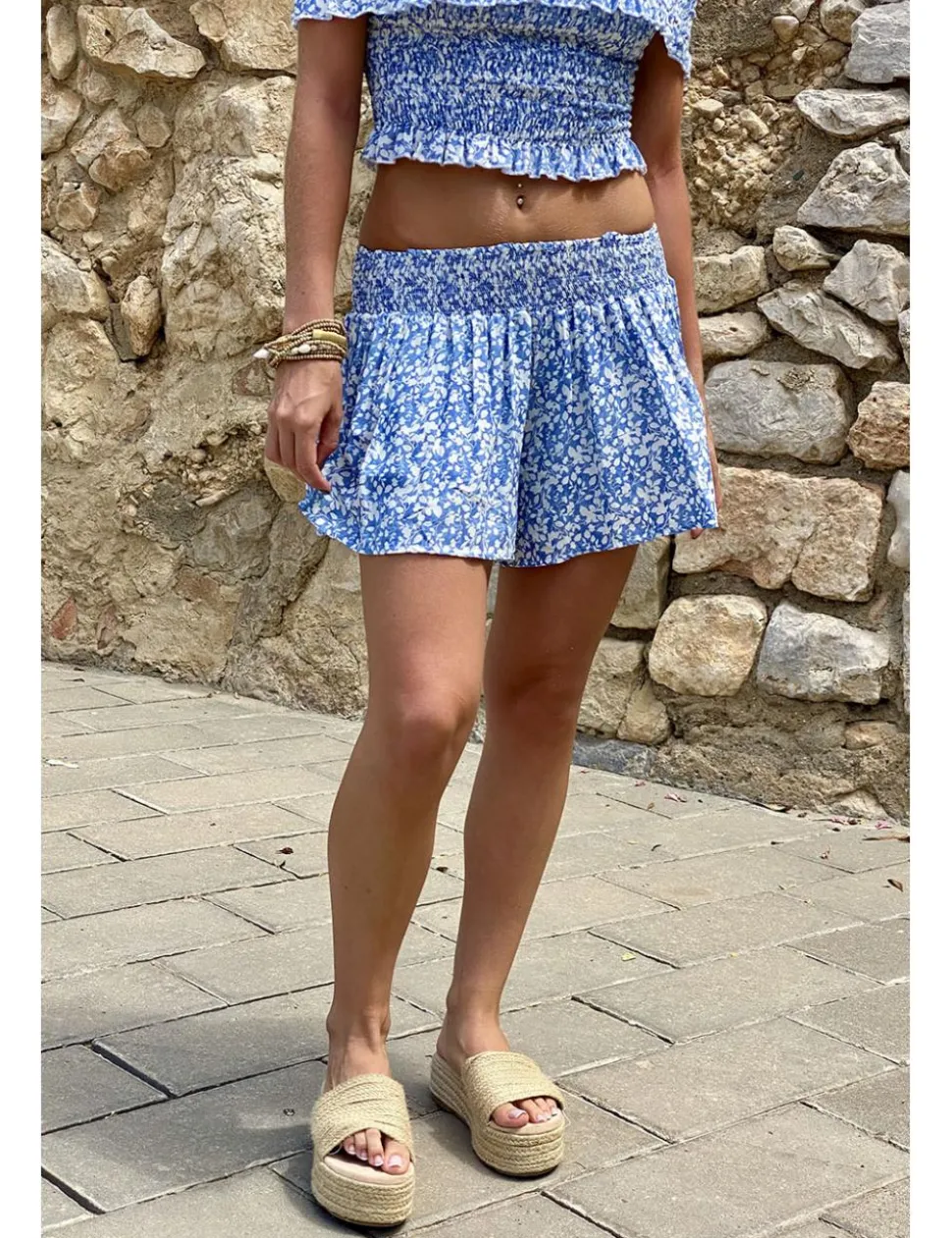 Short fluído ramitas celeste-blanco