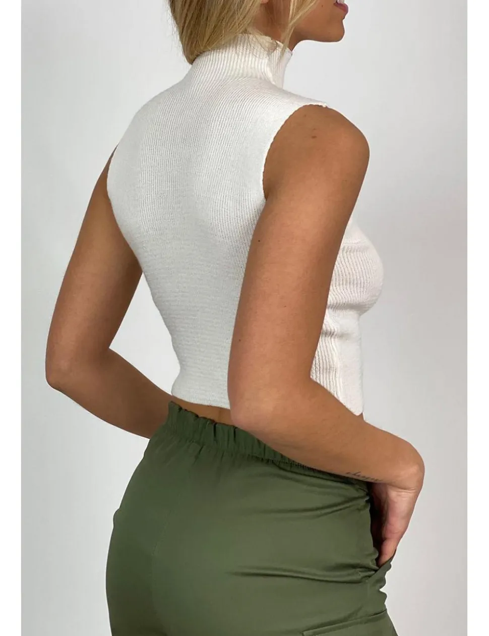 Top cuello perkins sin mangas blanco