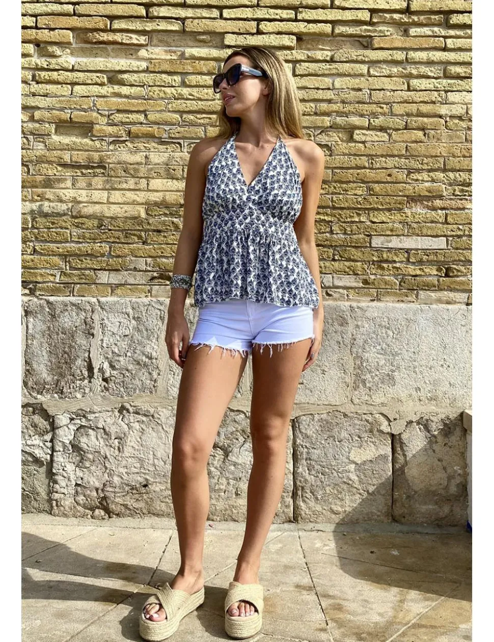 Top estampado cuello pico crudo-marino