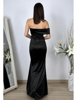 Vestido asimétrico bardot negro