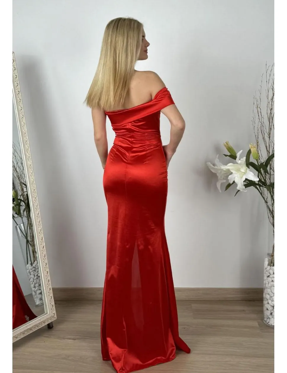 Vestido asimétrico bardot rojo