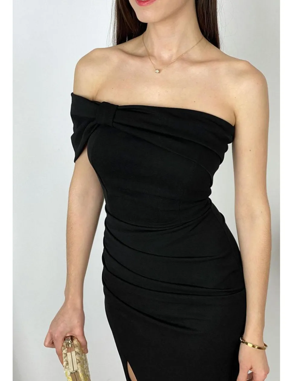 Vestido asimétrico midi negro