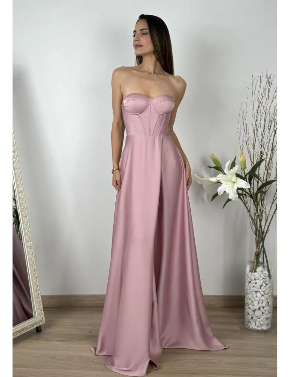 Vestido corte princesa de raso rosa