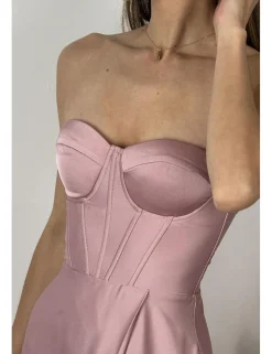 Vestido corte princesa de raso rosa