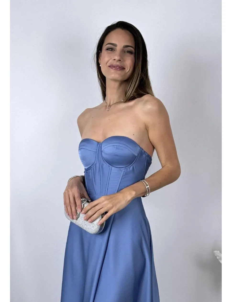 Vestido corte princesa de raso azul