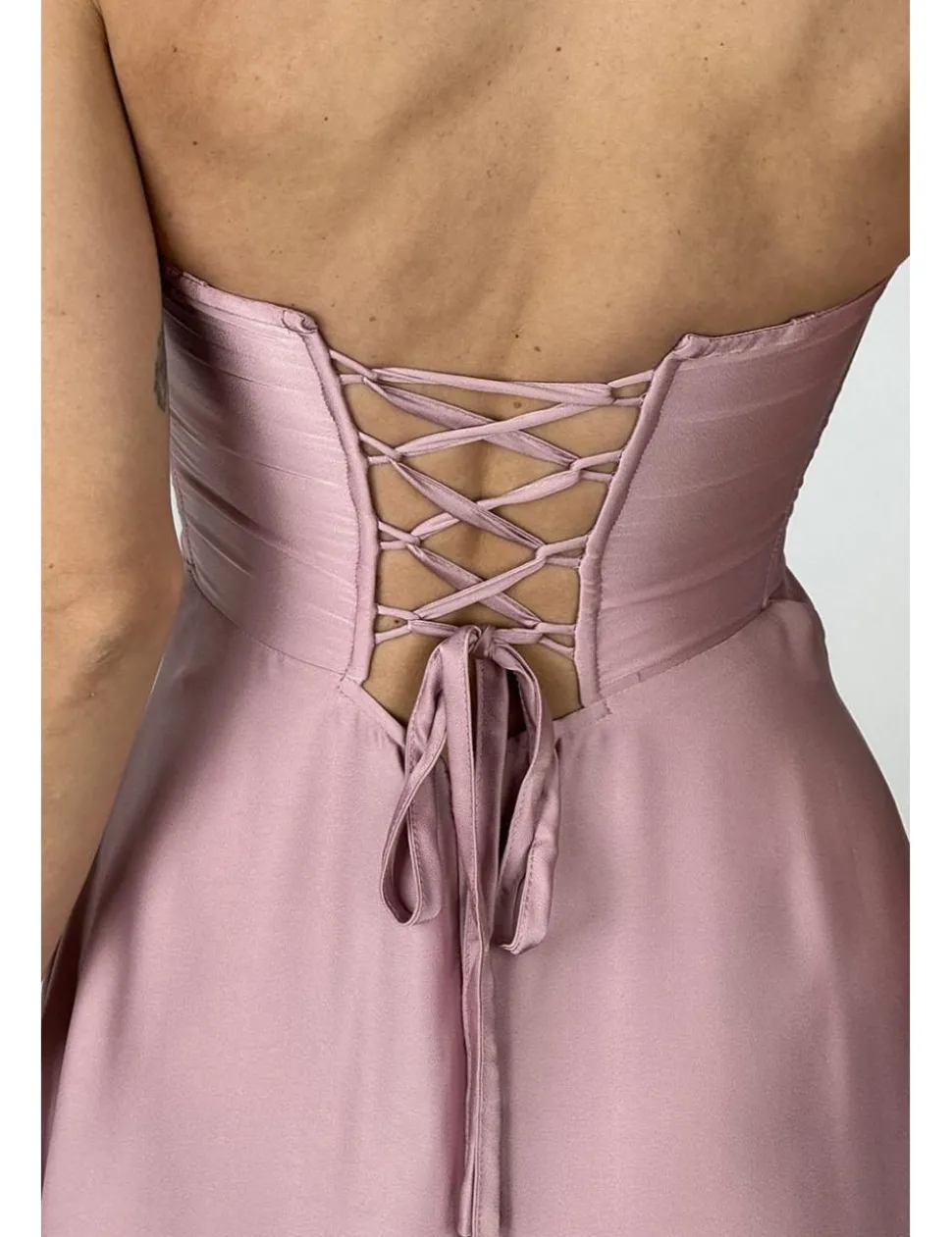 Vestido corte princesa de raso rosa