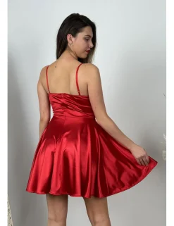 Vestido corto satinado vuelo rojo