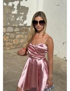 Vestido corto satinado vuelo rosa