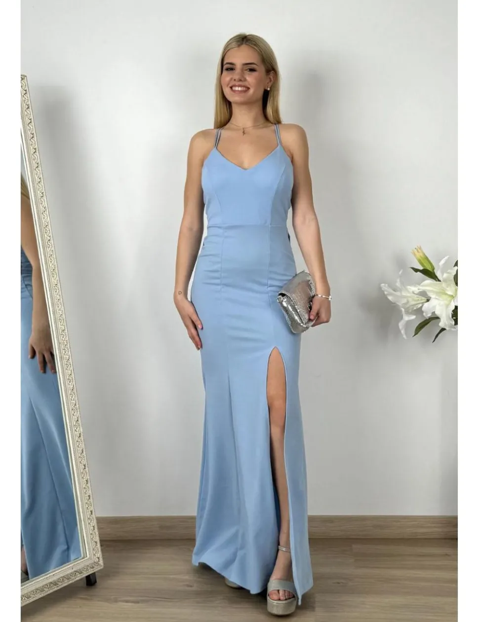Vestido largo celeste con volante