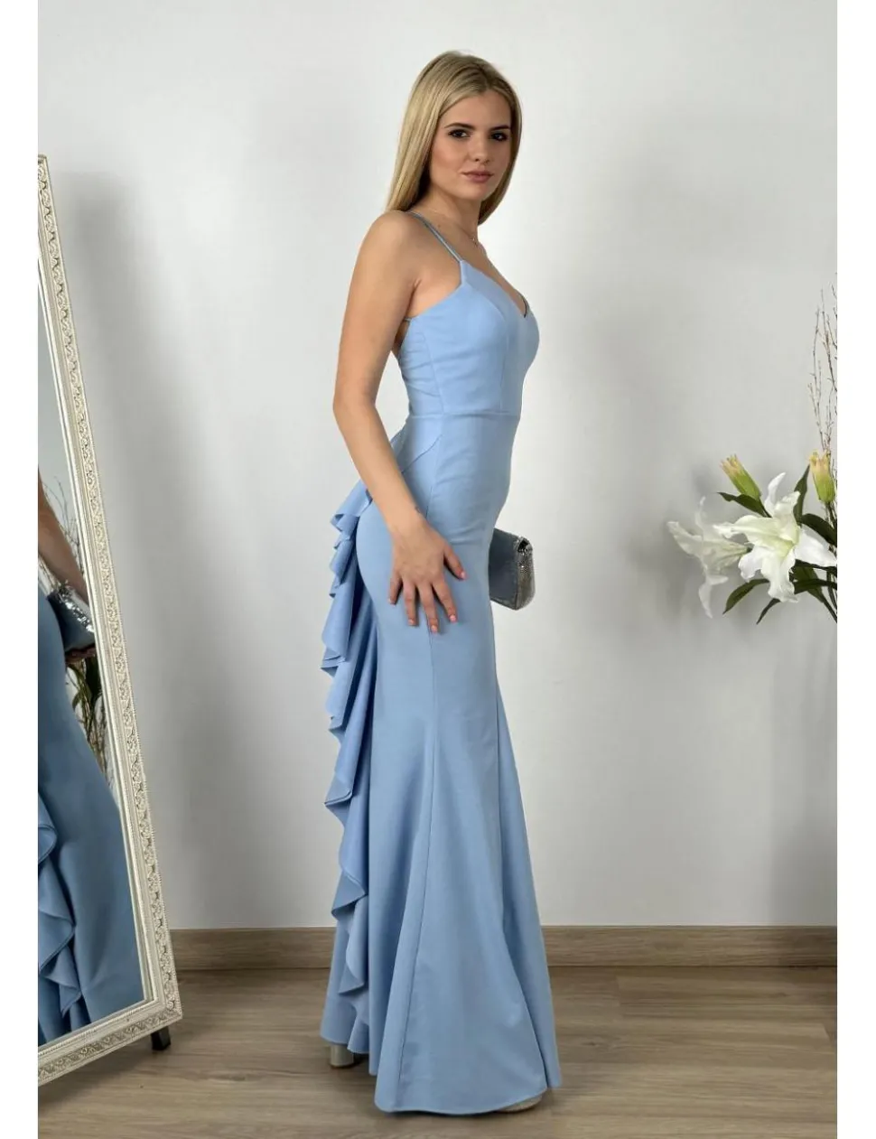 Vestido largo celeste con volante