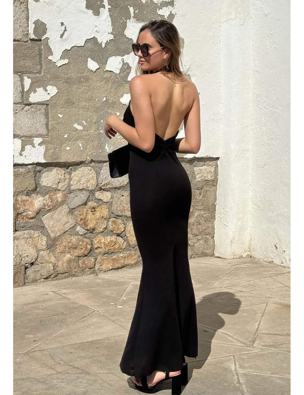 Vestido largo cuello hálter negro