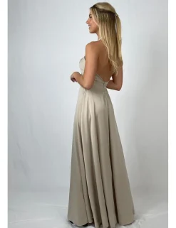 Vestido largo de raso con abertura beige