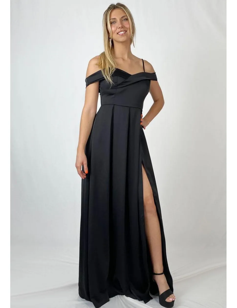 Vestido raso bardot negro