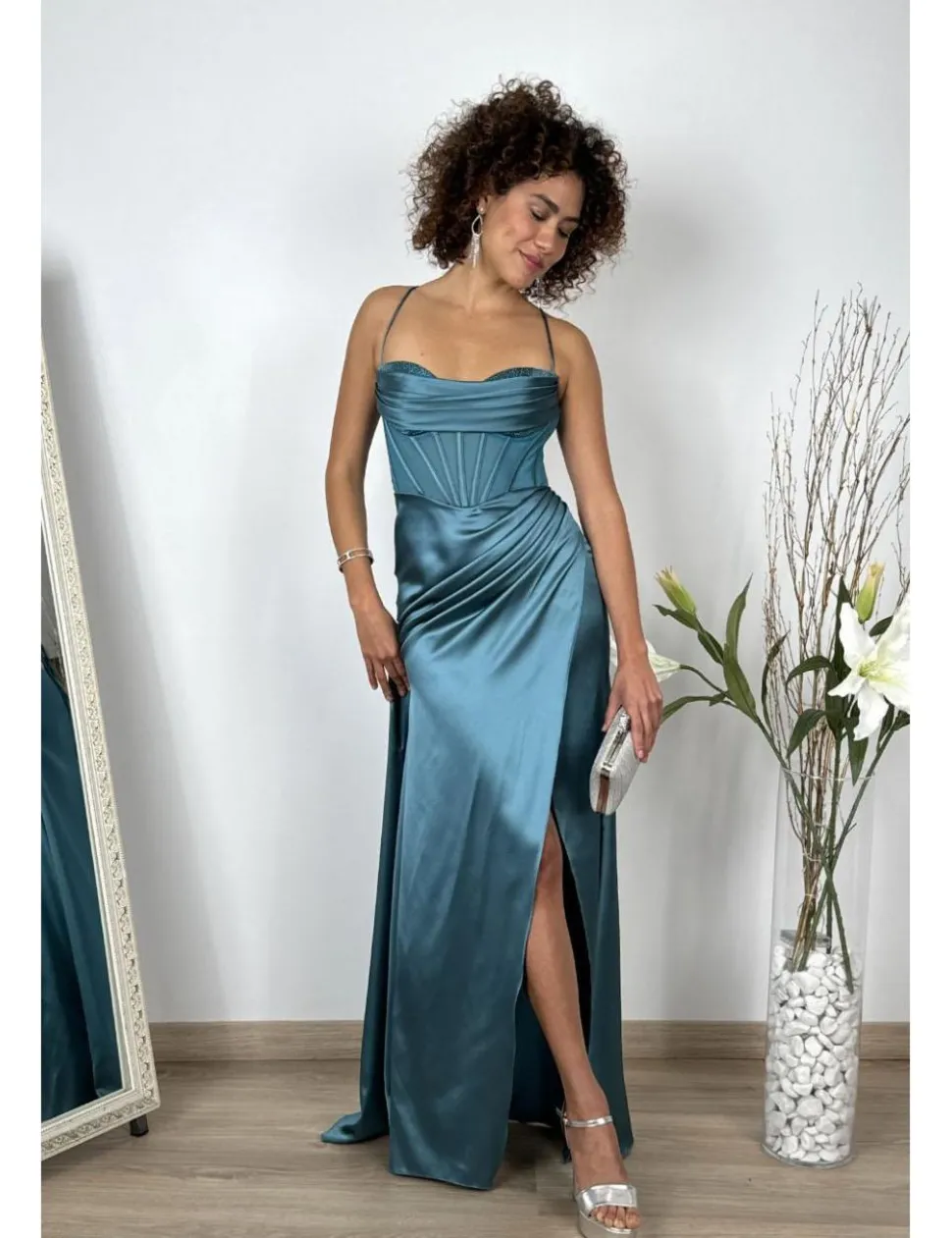 Vestido raso corset pedrería verde