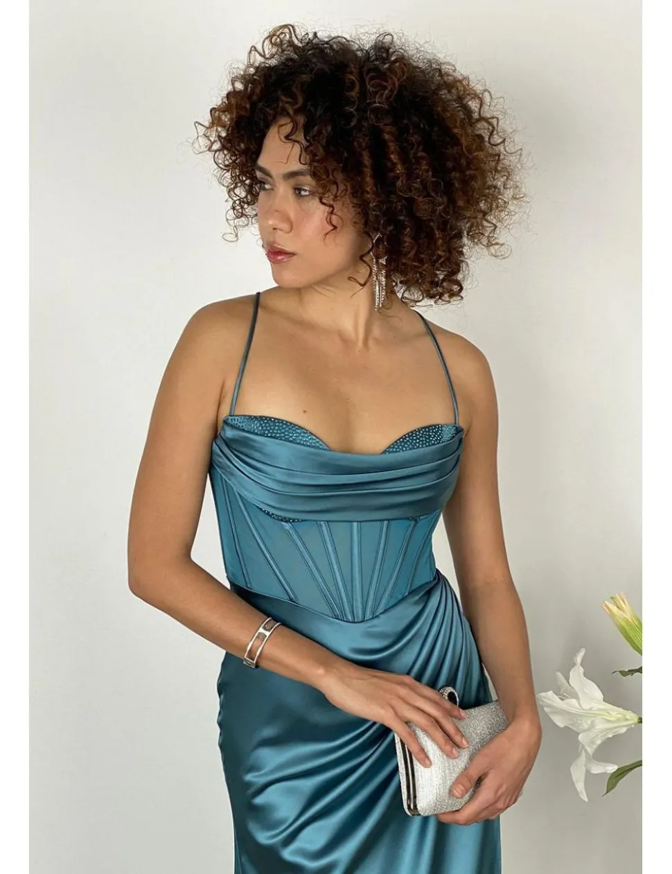 Vestido raso corset pedrería verde
