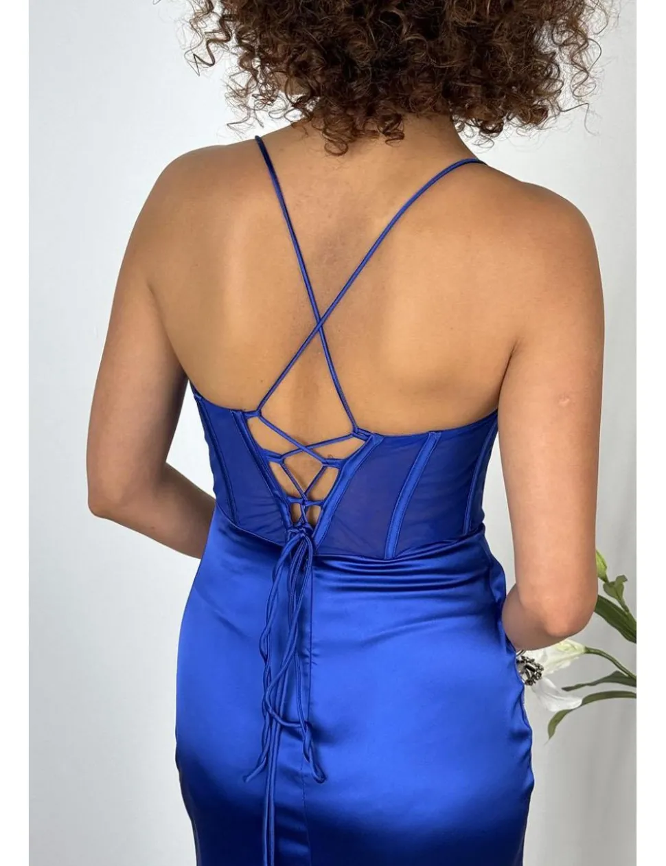 Vestido raso corset pedrería azul klein